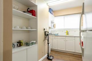 Convenient Urban Retreat - 7