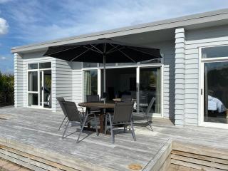 Modern & Comfy 2-Bedroom House - Newstead - 8