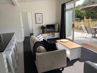 Modern & Comfy 2-Bedroom House - Newstead - 5
