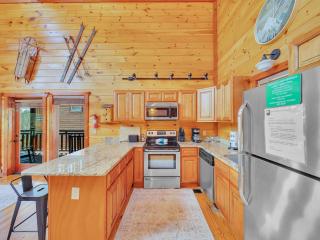 Ryder's View - Spacious 1 bedroom with GameRoom and Mountain Views! cabin - Sevierville - 5