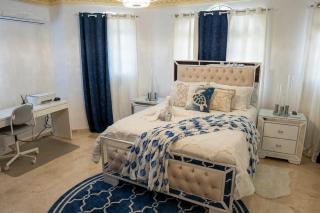 Villa La Dueña - Vista Hermosa Luxury Retreat, 5BR Villa with Pool, Swim-Up Bar, Jacuzzi, Chef's Kitchen, Fast Wi-Fi, Full AC, EV Charger and Solar Power, Ideal for Families & Groups - 5