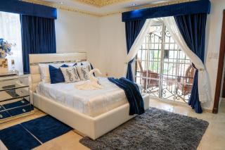 Villa La Dueña - Vista Hermosa Luxury Retreat, 5BR Villa with Pool, Swim-Up Bar, Jacuzzi, Chef's Kitchen, Fast Wi-Fi, Full AC, EV Charger and Solar Power, Ideal for Families & Groups - Cancino - 3