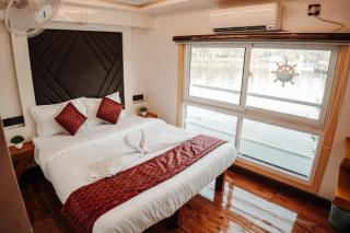 Upper Deck Boathouse - Alleppey - 1