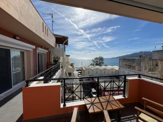 Arty Loft with Sea & City Views - 8