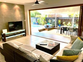 Sandy Feet Retreat - 50m from Four Mile Beach - 5