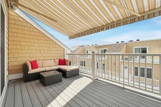 Ashworth Escape Balcony Steps to Beach AC - 8
