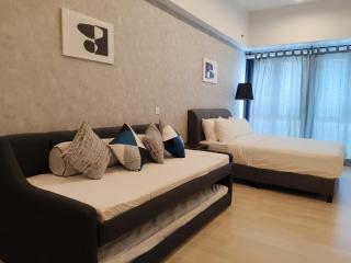 2-4pax NEW Stylish Lily Studio Revo Pavillion Bukit Jalil - 55'' Smart TV, Nearby Stadium Bukit Jalil, Spacious Room - 0