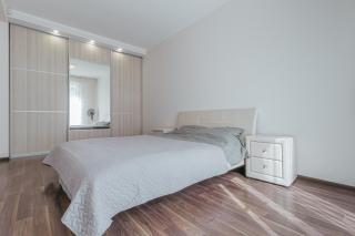 Modern Flat near City Center with Parking, Smart TV & Wi-Fi - 5