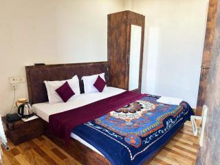 Laxmi Residency ! nearby Prem mandir & ISCKON temple - Best in location! close to All Main Attractions, Standard rooms - Vrindāvan - 6