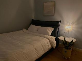 Empty Fill 8 minutes by subway - 5