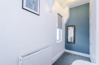 Cosy Two Bedroom House in Wallasey by Eason Stays, Ideal For Contractors Digs, Close To The Wallasey Alfred Docks, Seacombe Ferry - with Free Parking! - Seacombe - 4