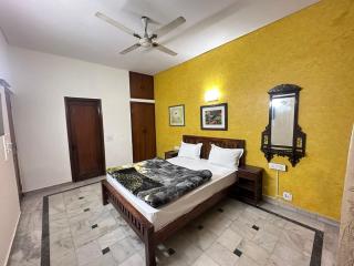 HRX apartment Fully furnished 3bhk - New Delhi - 3