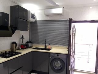 Spacious 3BR Apartment in Adentan with City Views - Adentan - 1