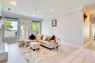 Luxe Waterfront 5BR Home Dock, Fire Pit and Fishing - Granbury - 8