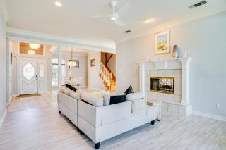 Luxe Waterfront 5BR Home Dock, Fire Pit and Fishing - Granbury - 5