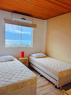 Casa com piscina vista mar 4 minutos da praia - 1