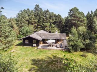 Big cabin near perfect bathing sand beach - Højby - 1