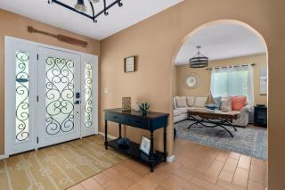 Perfect Family Getaway, Heated Pool, Hot Tub, Ping Pong, Massage Chair just minutes to Beach, Nature Preserve & Pickleball! - Bradenton - 4