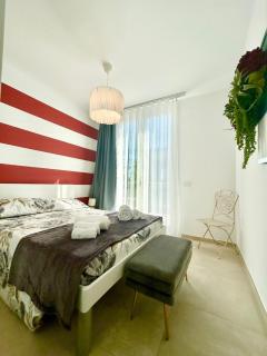 Golden hour retreat lagoon view villa with pool - 6