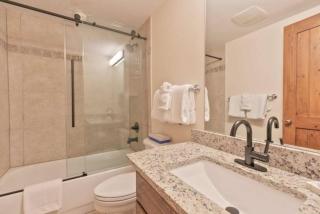 Premier 2 Bedroom Townhome Across From Snowflake Lift - Walk To Lifts - 2