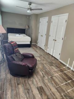 Lakeside furnished apartment, utilities included - 7