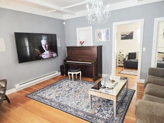 Victorian Dream! Charming Mountain View Home by Downtown - 8