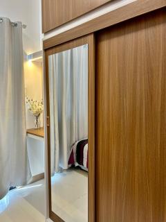 New 1BR Lush Makati Smart TV Netflix Hi speed internet - Manila - 5