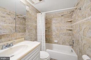Steps to beach condo free parking wifi, balcony - Ocean City - 6
