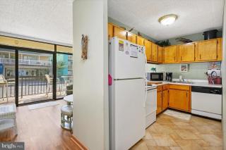 Steps to beach condo free parking wifi, balcony - Ocean City - 1