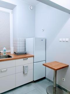 Apartment Krakow - blisko Centrum - Podgórze, kuchnia, łazienka, sypialnia z dwoma łóżkami - Cracovia - 5