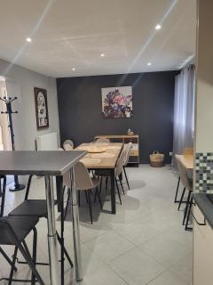 Bel appartement en RDC avec parking - Chassieu - 1