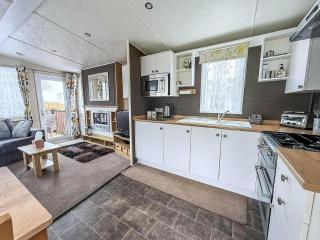 Brilliant Caravan With A Partial Sea View In Suffolk Ref 32026Az - Lowestoft - 1