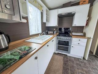 Brilliant Caravan With A Partial Sea View In Suffolk Ref 32026Az - 1