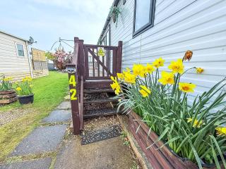 Beautiful Caravan For Hire With A Partial Sea View In Suffolk Ref 32042Az - Lowestoft - 1