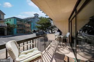 Steps to beach condo free parking wifi, balcony - Ocean City - 9