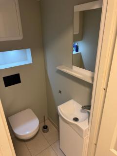 Alesund bedroom with shared shower - 6