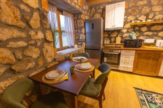 Arhetip, Djedova Villa - 8