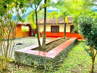 Cabaña campestre y cerca al centro, tranquila, con cocina y wifi - Jardin - 3