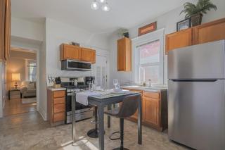 Peaceful One Bedroom Home near Chicago - Forest Park - 9