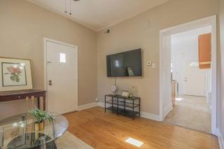 Peaceful One Bedroom Home near Chicago - Forest Park - 7