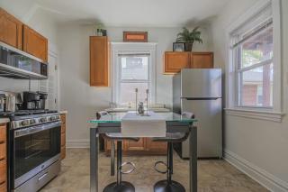 Peaceful One Bedroom Home near Chicago - Forest Park - 2