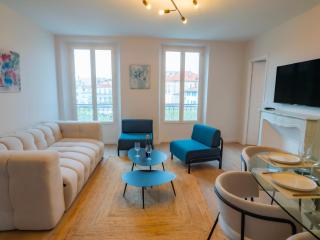 #301- Heart of Vieil Antibes - Place Nationale-High-End Newly Renovated & Furnished Appartment - Antibes - 2