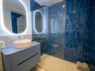 #301- Heart of Vieil Antibes - Place Nationale-High-End Newly Renovated & Furnished Appartment - Antibes - 4
