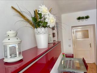 Bang-boom-bay, come to us and stay! - Prague - 1