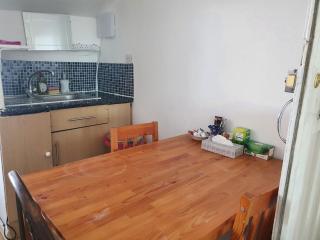 Second or Top Floor Studio Flat - Blackpool - 4