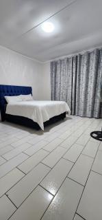 2 bedroom flat self catering 5 sleeper - 9