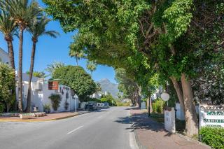 Charming Townhouse with Pool in Nueva Andalucía - Marbella - 1