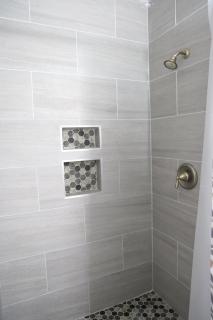 3 Bedroom Lake House With Garage - 0