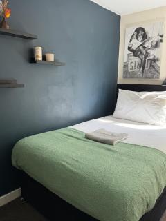Comfy 2BR Apartment in Coventry - 5