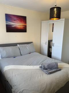 Comfy 2BR Apartment in Coventry - 6